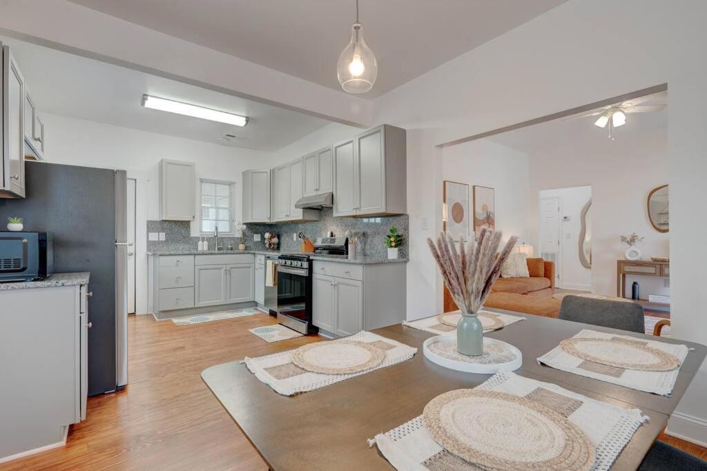 Peaceful Park Circle Getaway Villa Charleston Bagian luar foto